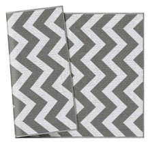 Outsunny Reversible Outdoor Garden Rug – Grey & White Zigzag (182cm x 121cm) Outsunny